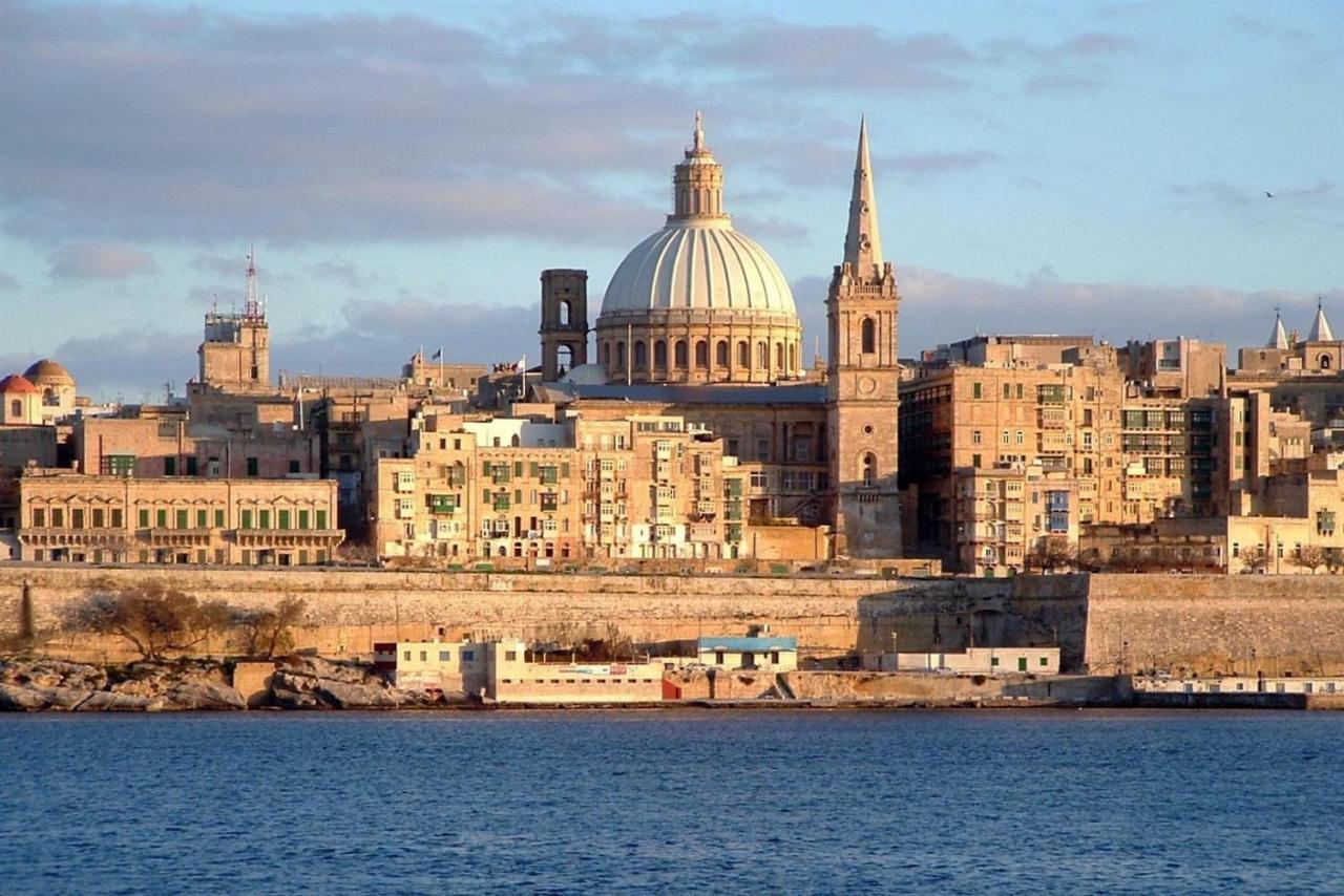 Modern Seaview Apartment In A Prime Location Sliema Exteriör bild