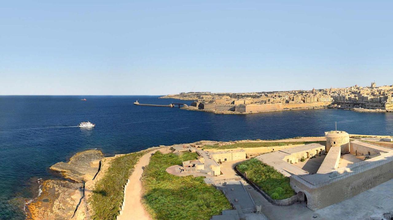 Modern Seaview Apartment In A Prime Location Sliema Exteriör bild