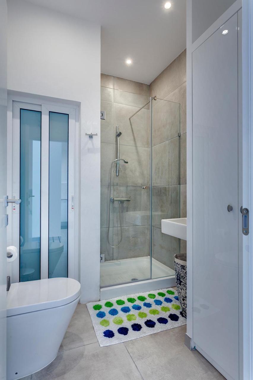 Modern Seaview Apartment In A Prime Location Sliema Exteriör bild