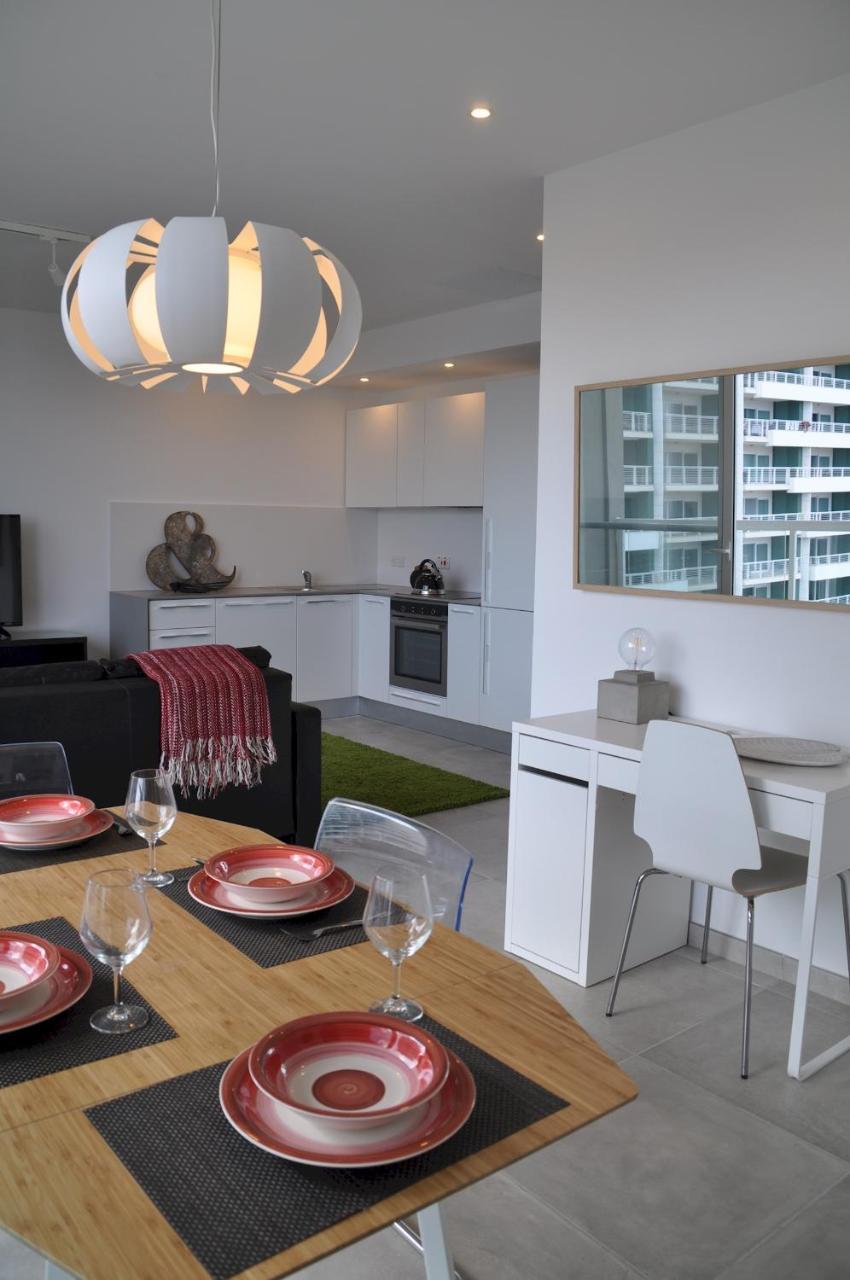 Modern Seaview Apartment In A Prime Location Sliema Exteriör bild