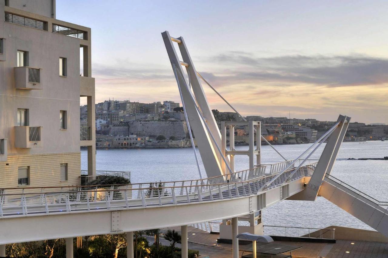 Modern Seaview Apartment In A Prime Location Sliema Exteriör bild