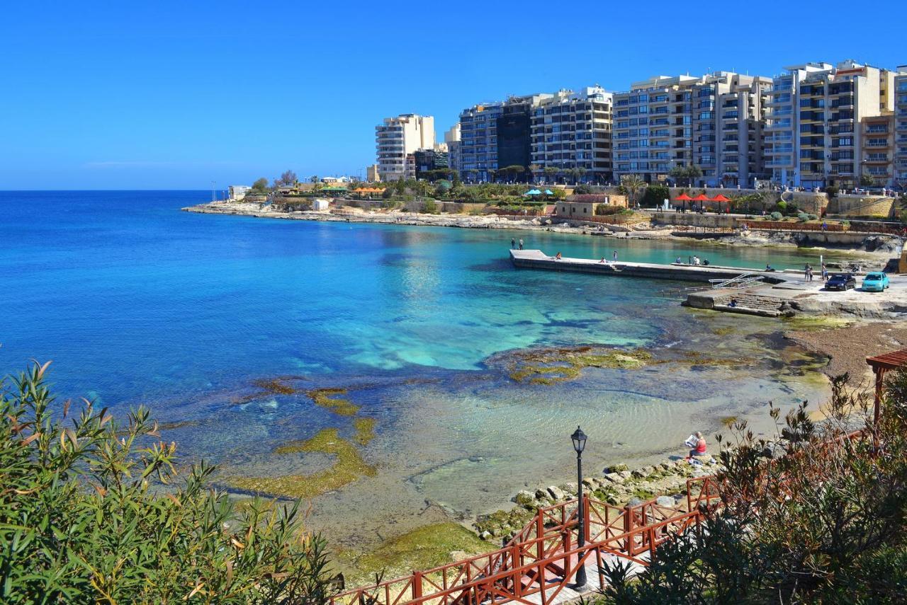 Modern Seaview Apartment In A Prime Location Sliema Exteriör bild