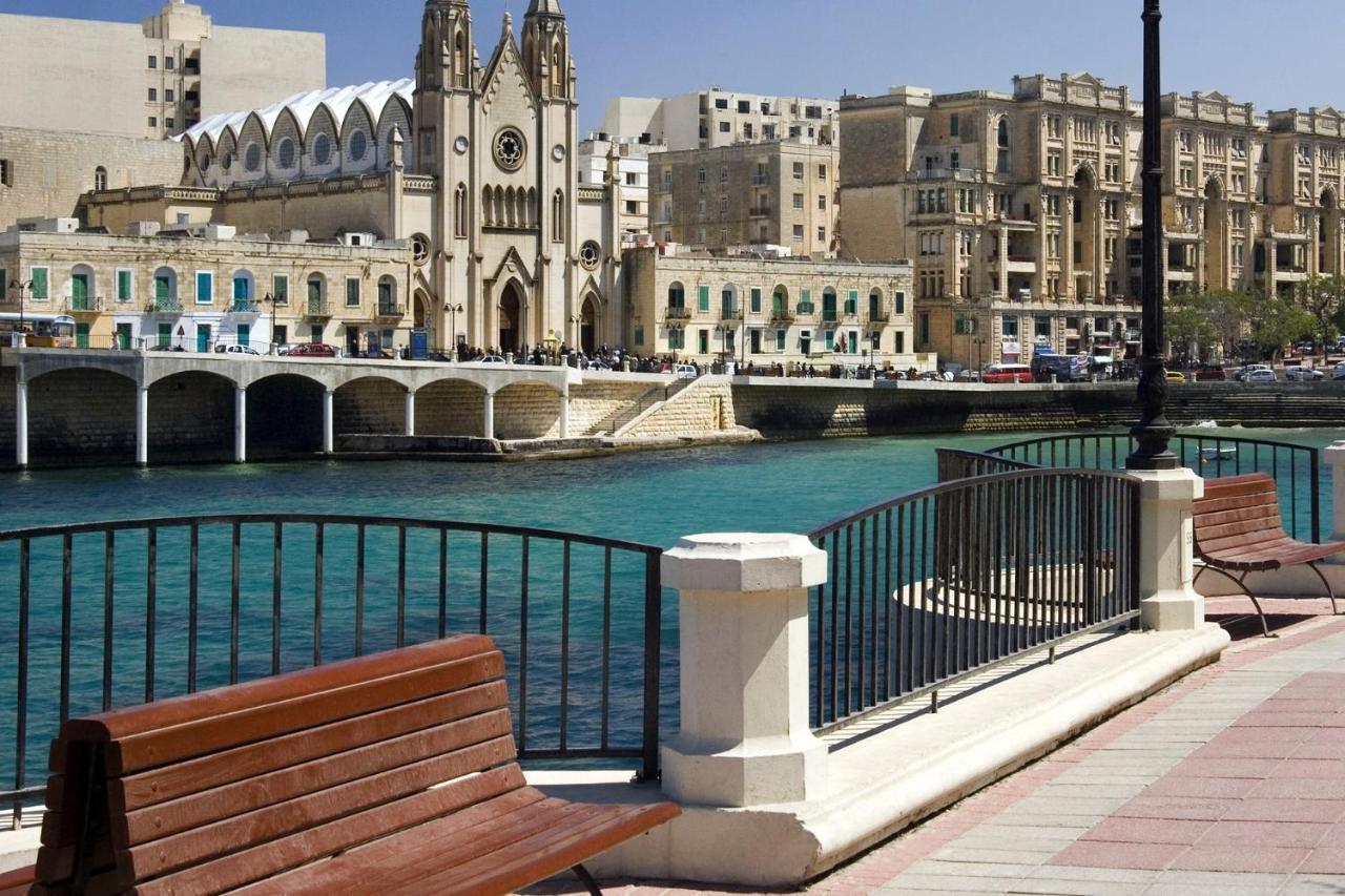 Modern Seaview Apartment In A Prime Location Sliema Exteriör bild