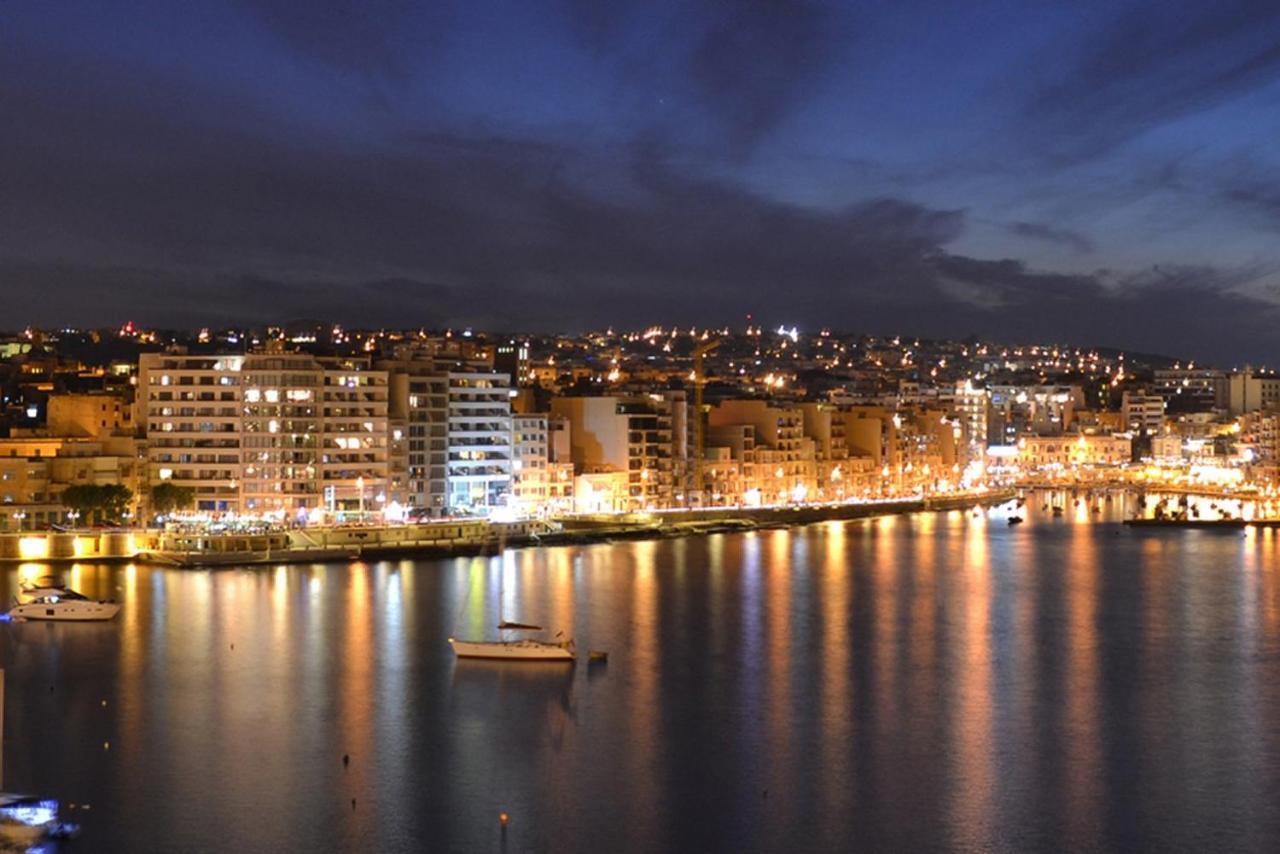 Modern Seaview Apartment In A Prime Location Sliema Exteriör bild